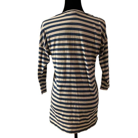Gap V-Neck Blue and White Striped Top with 3/4 length sleeves and silver‎ accent - Picture 4 of 11